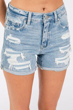 Load image into Gallery viewer, P1338R-LA HIGH RISE PATCHED SHORTS W/ CUFFED HEM