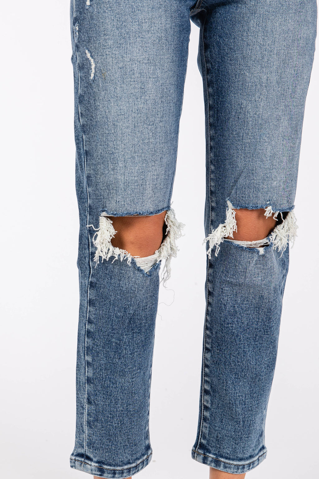 KNEE DESTROYED SUPER HIGH RISE STRETCH MOM JEANS