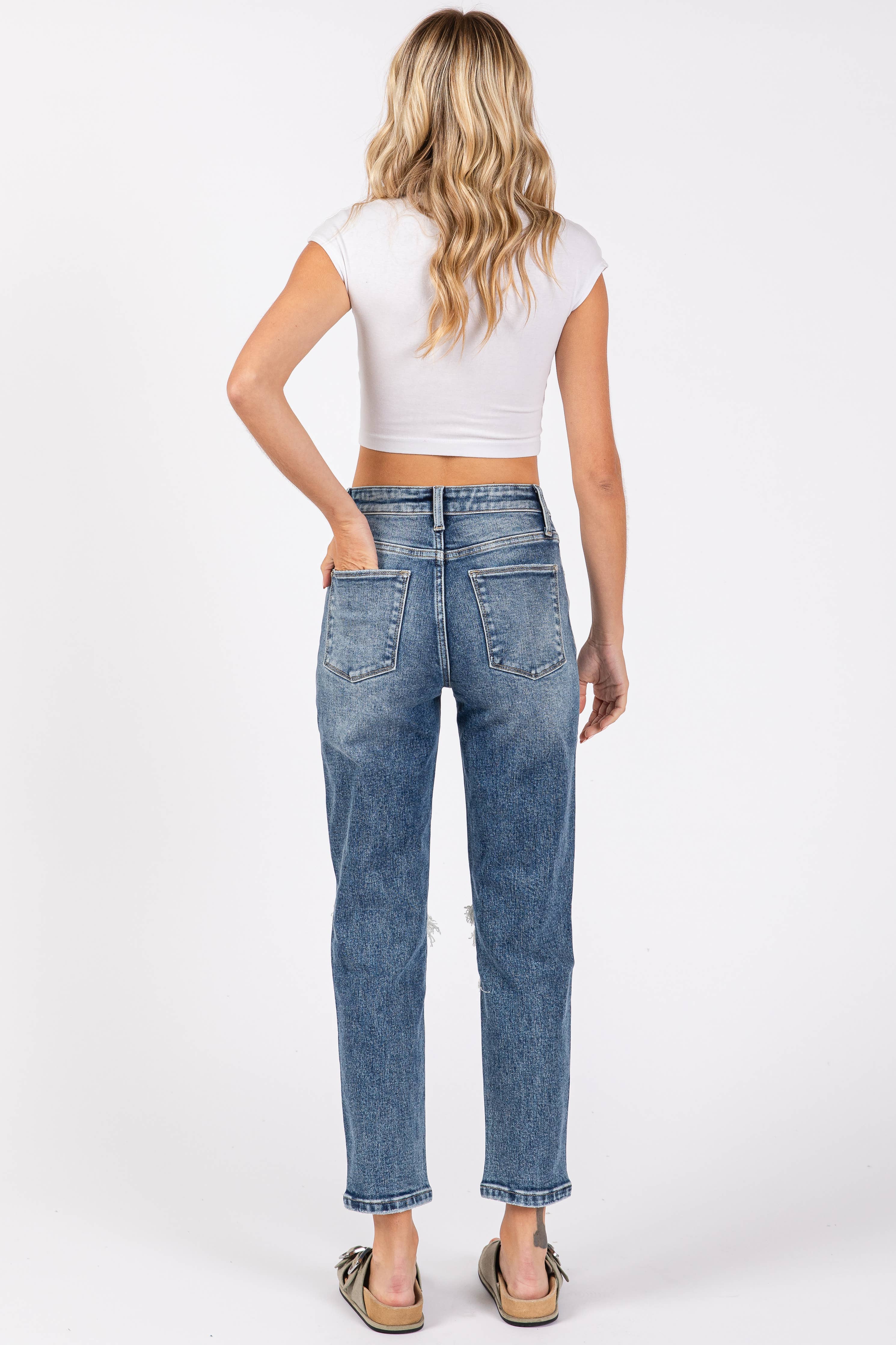 KNEE DESTROYED SUPER HIGH RISE STRETCH MOM JEANS